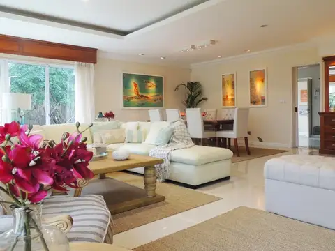 Casa 6 ambientes con 7 baños