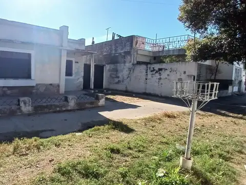 Casa mas depto a refaccionar b° los platanos