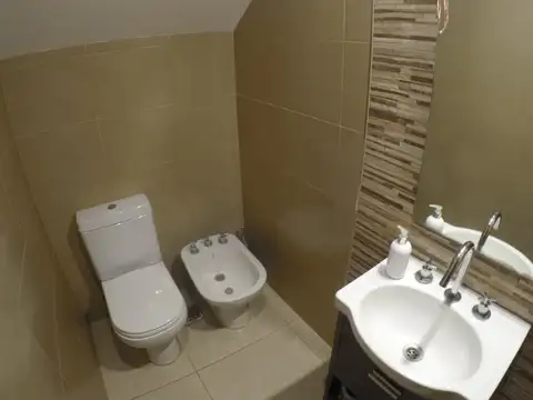 CHALET 4 AMB. - 120 M2. -  BARRIO SANTA  ANGELA