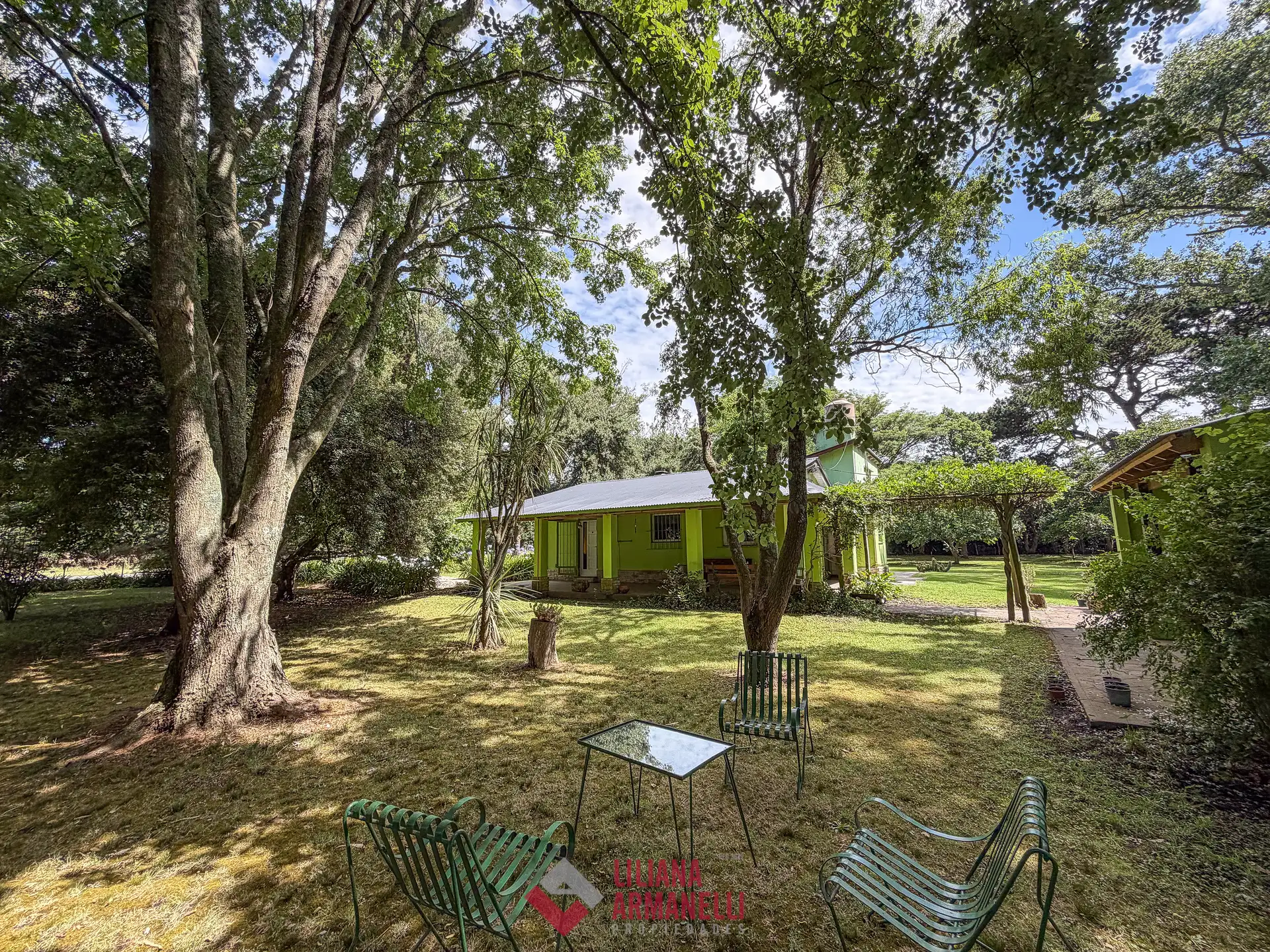 Casa 3 ambientes en lote de 10.500 mts. Ideal emprendimiento.