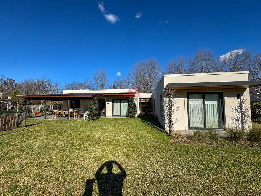 Casa en Venta - 3 dormitorios - USD 299.000