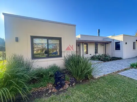 Casa 4 ambientes con 3 baños