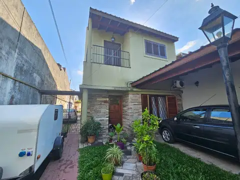 Depto Tipo Casa 4 ambientes con 2 baños