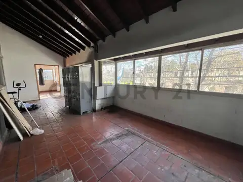 Oficina 7 ambientes con 2 baños