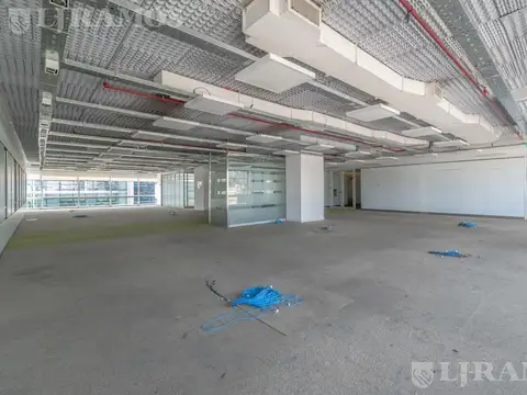 Oficina en Alquiler con 12 cocheras