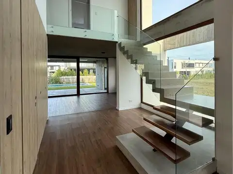Casa 5 ambientes con 5 baños