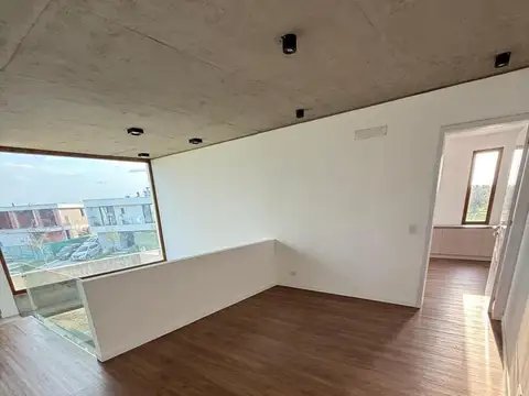 Casa en Venta con 4 cocheras