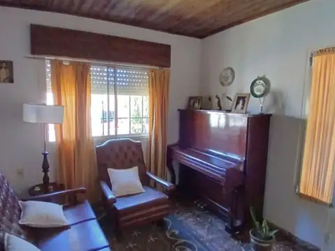 Casa 4 ambientes con 1 baño