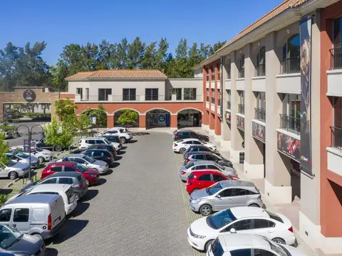 Pueblo Caamaño, Dptos, cocheras y locales en Pilar, BA
