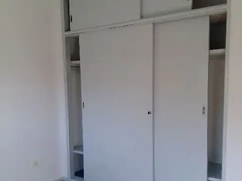 2 AMBIENTES FRENTE CON BALCON