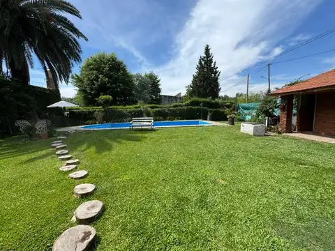 Casa en Venta con 2 cocheras
