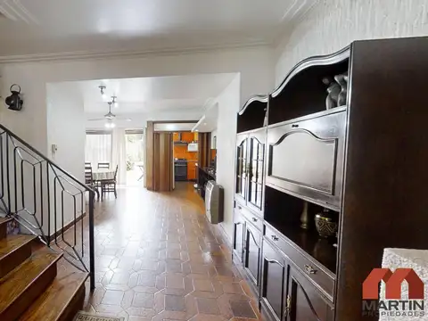 Casa 4 ambientes con 2 baños