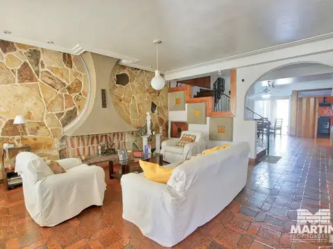 Casa 4 ambientes con 2 baños