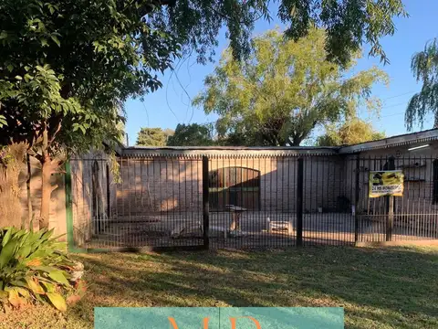 Casa en Alquiler con 3 cocheras