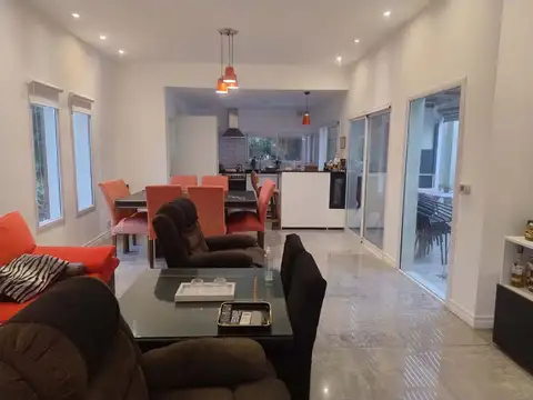 Casa en Venta en Pilar del Este - Santa Guadalupe, USD 238.000