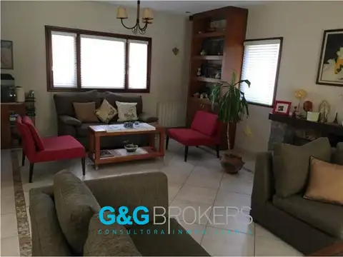 Casa 5 ambientes con 3 baños