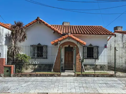 VENTA, CASA  BERNAL ,10X 37 METROS TOTALES, CUBIERTOS 78M.