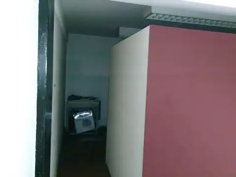 Local en edificio excelente ubicación, Caseros zona Centro