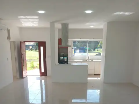 Casa 4 ambientes con 3 baños