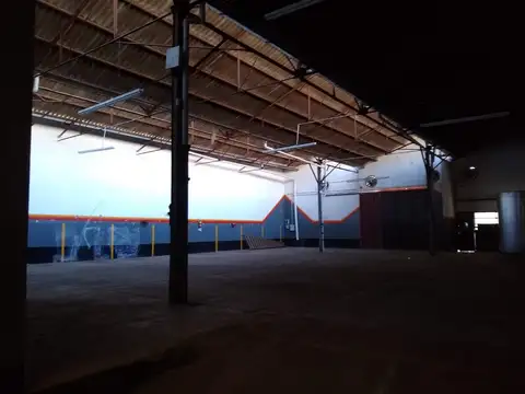 Galpon en Alquiler 27  mts Fondo