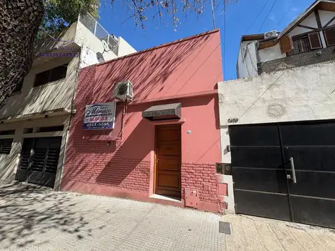 USO COMERCIAL.- Casa 4 amb c/patio cubierto y terraza!!