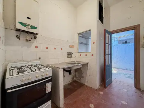 Venta PH 2 ambientes con patio en Palermo a reciclar
