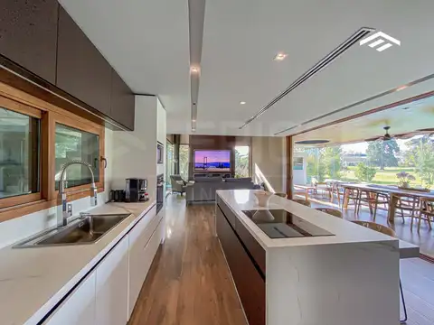 Casa 5 ambientes con 5 baños