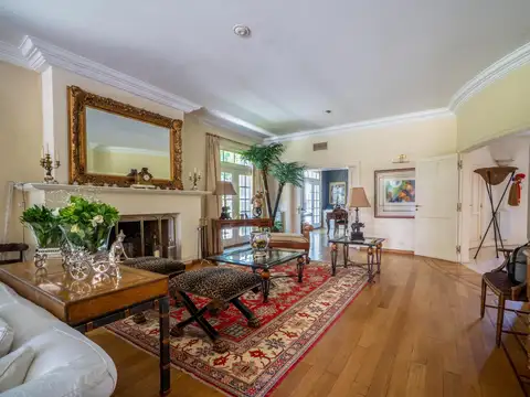 Casa 10 ambientes con 5 baños