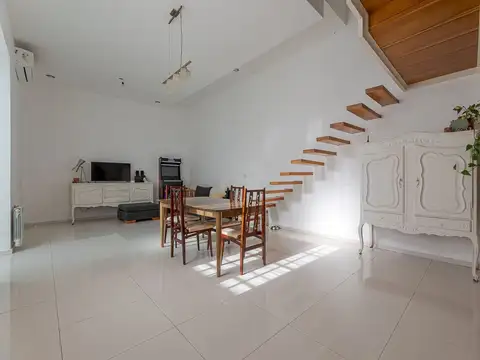 Depto Tipo Casa 4 ambientes con 2 baños