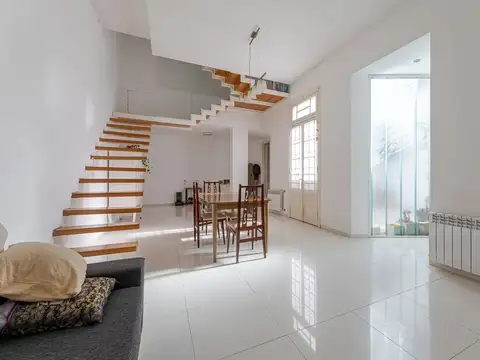 Depto Tipo Casa en Venta 24 años