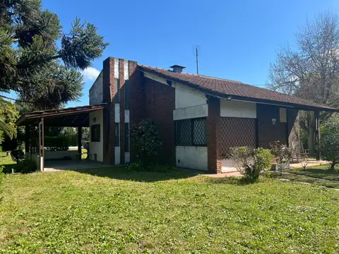 Casa con gran parque y pileta en venta, General Las Heras