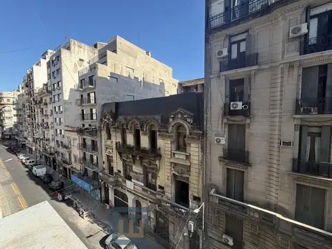 Tucuman al 1500 y Paraná. Oficina al frente, muy luminosa! Apto prof.