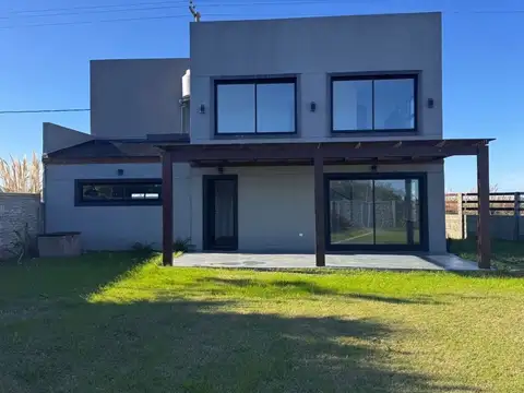 Venta Casa 3 ambientes a estrenar en Parque Lago, Mar del Cobo
