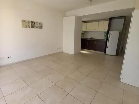 1 AMB. AL FRENTE - 6° PISO CON BALCON