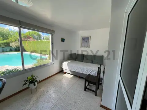 Casa en Alquiler con 2 cocheras