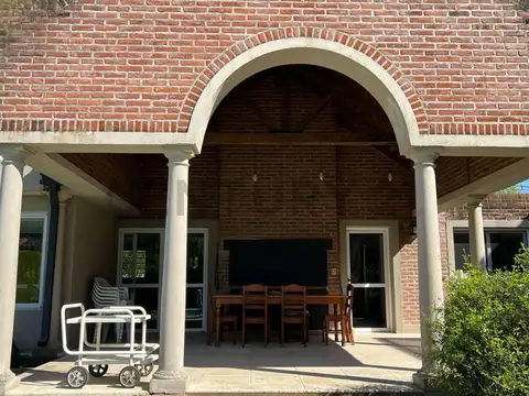 Casa en Alquiler en City Bell, USD 2.500