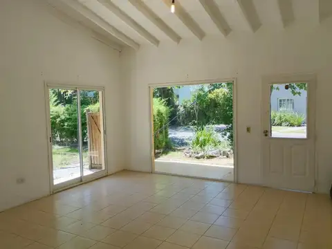 Casa en dos plantas de 5 ambientes