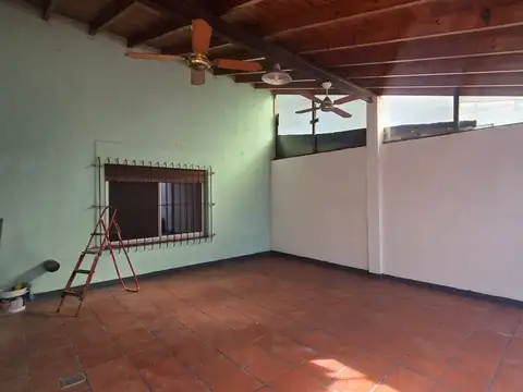 Depto Tipo Casa en Alquiler en Llavallol, $ 650.000