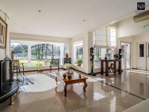 Casa 4 ambientes con 4 baños