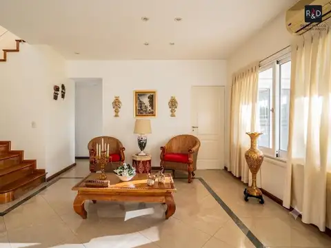 Casa en Venta con 4 cocheras