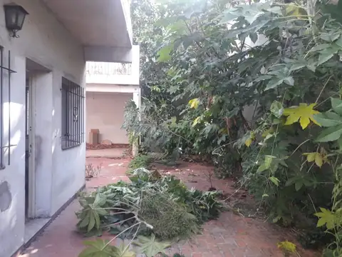 *FINANCIA DUEÑO DIRECTO  AMPLIO CHALET A RECICLAR-IDEAL CONSTRUCTORES O USO COMERCIAL-