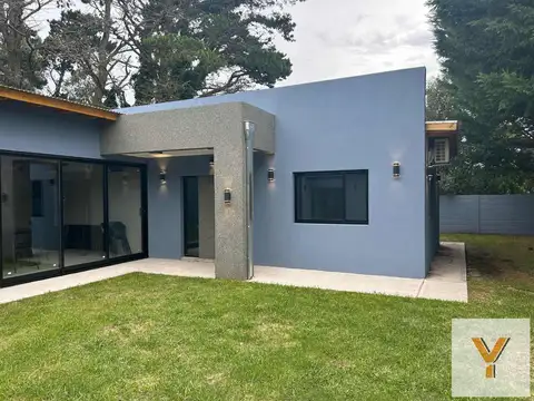 Casa 7 ambientes con 2 baños