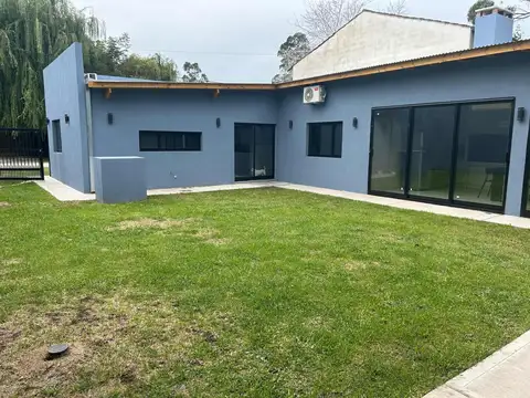 Casa en venta - 4 Dormitorios 2 Baños - Santa Clara del Mar