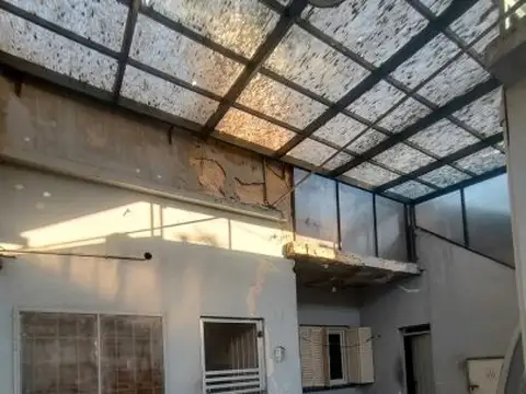 CASA EN VENTA  APTO CREDITO EN WILDE, VICTOR HUGO 1663