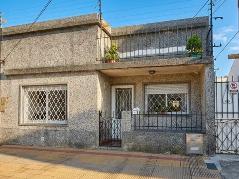 CASA EN VENTA EN WILDE, VICTOR HUGO 1663