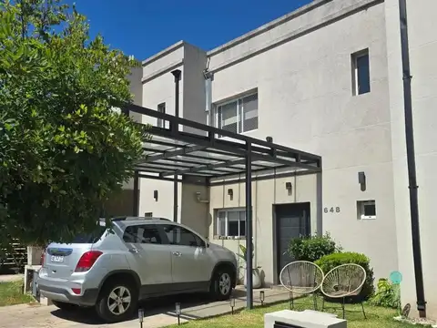 Casa en venta - 2 Dormitorios 2 Baños - Esteban Echeverría