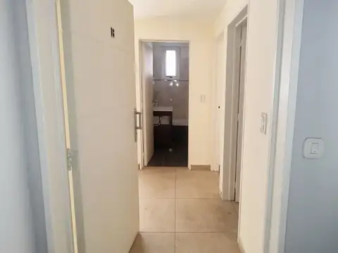 General Paz 27 , Piso 1