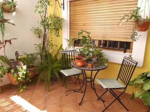 VENDO URGENTE ! PH· 5 Ambientes 3 baños patio y terraza EXCELENTE ESTADO. a metros PQUE RIVADAVIA