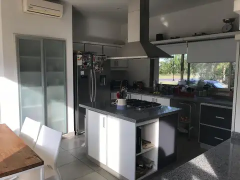 Casa en Alquiler Temporal en Bancalari, USD 5.000