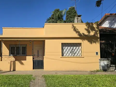 Casa, 3 Ambientes, Fondo Libre, Jardin De Invierno